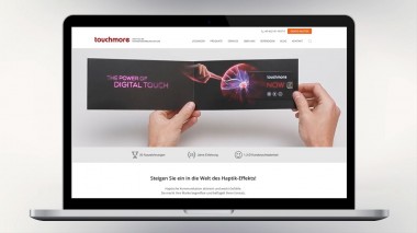 Laptopbilschirm mit Touchmore Website