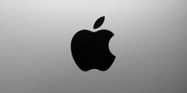 Schwarzes apple Logo auf silbernem Hintergrund